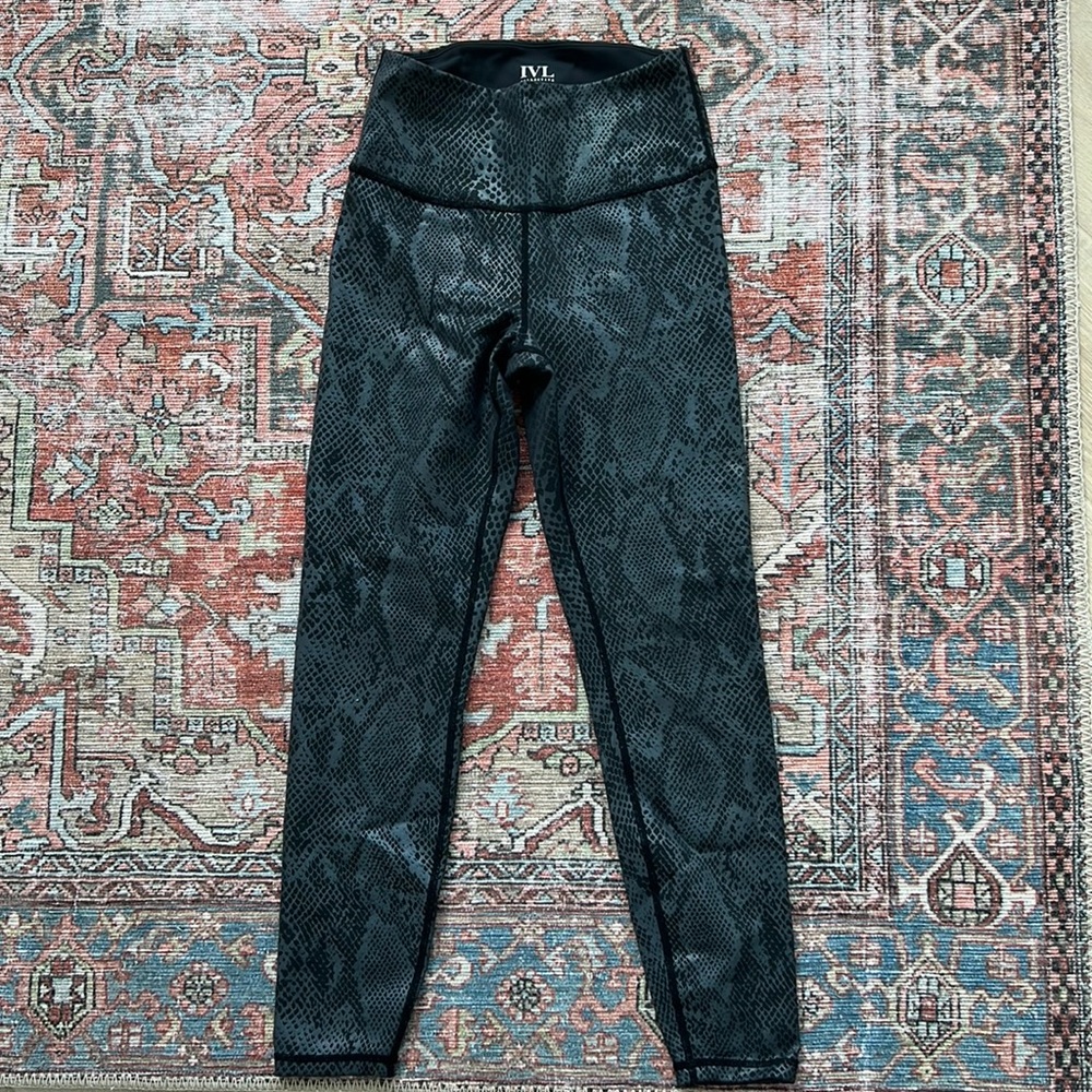 IVL snakeskin leggings